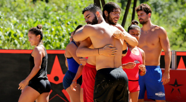 Súper duelo entre Temporada 1 y Temporada 2, ¡batalla memorable!